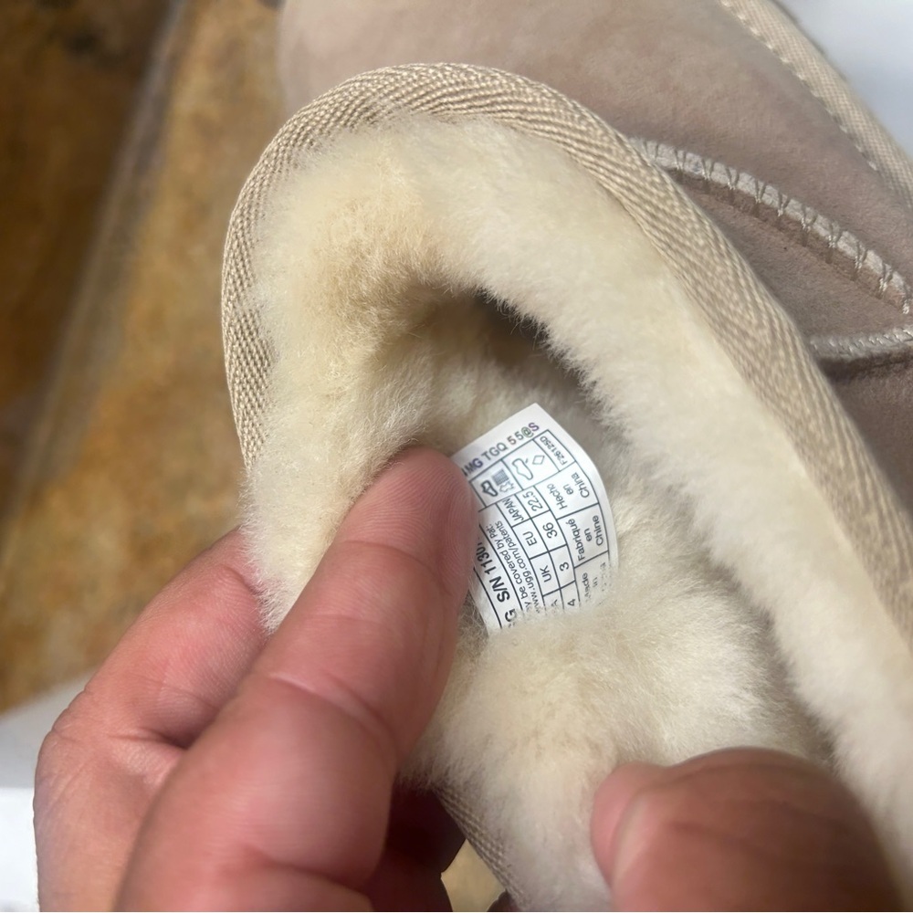 Ugg Mini boots kids size 4 New without tag color Sand No box new shoes - Picture 3 of 7